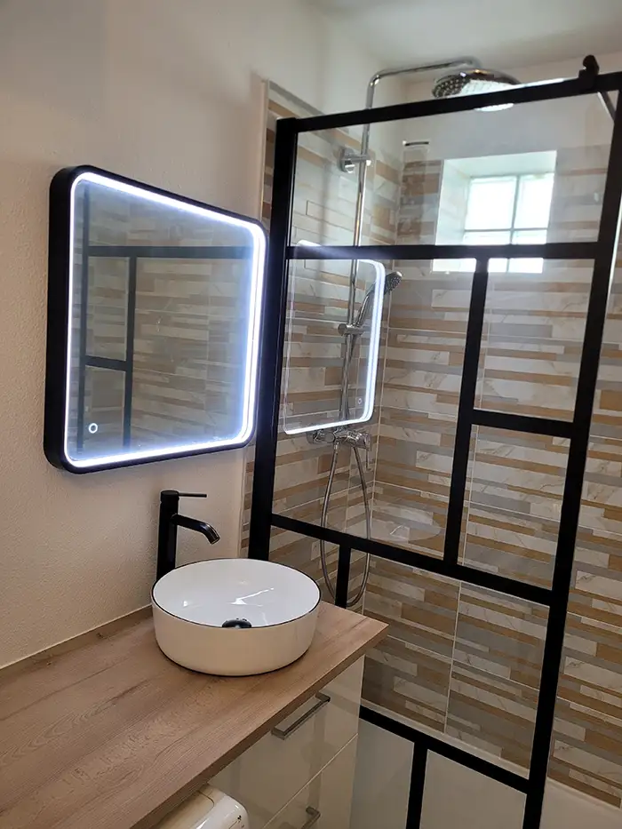 découvrez nos conseils et idées pour réussir la rénovation d’une salle de bain de 50 m² : aménagement, choix des matériaux, astuces déco et optimisation de l’espace pour une pièce moderne et fonctionnelle.