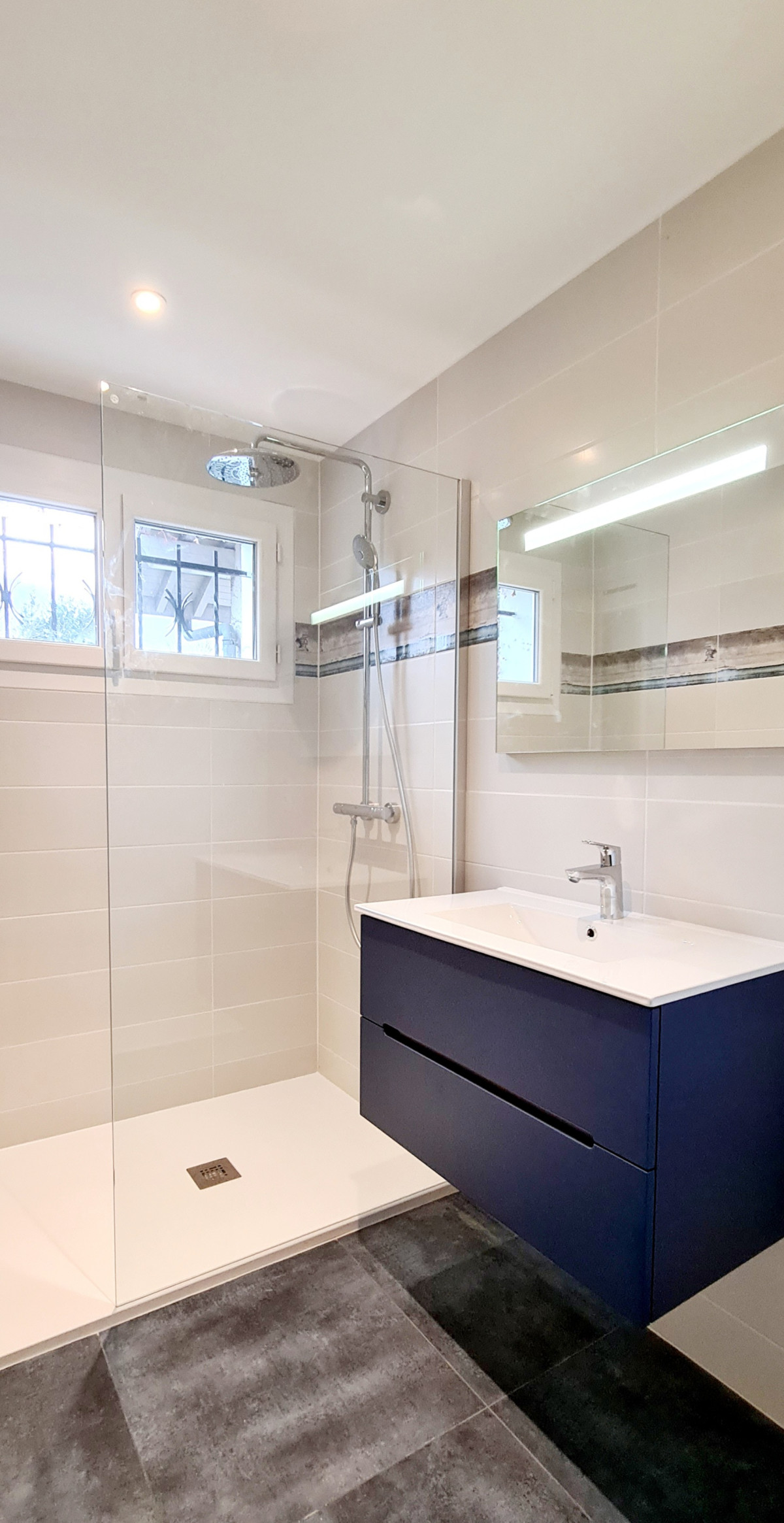 confiez la rénovation de votre salle de bain à des experts et profitez d’un espace moderne, fonctionnel et adapté à vos besoins. devis gratuit et conseils personnalisés pour transformer votre salle de bain !