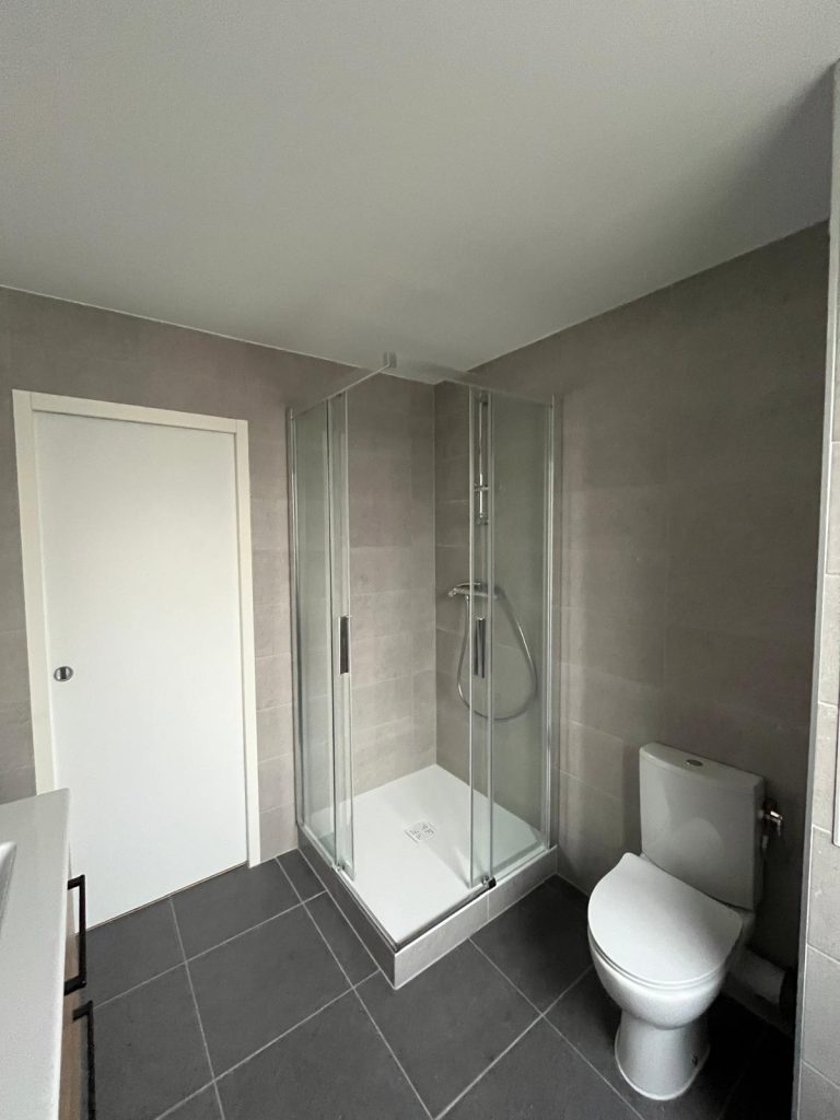 confiez la rénovation de votre salle de bain à chaville à des experts qualifiés. solutions sur-mesure, modernisation, optimisation de l’espace et conseils personnalisés pour un résultat à la hauteur de vos attentes.