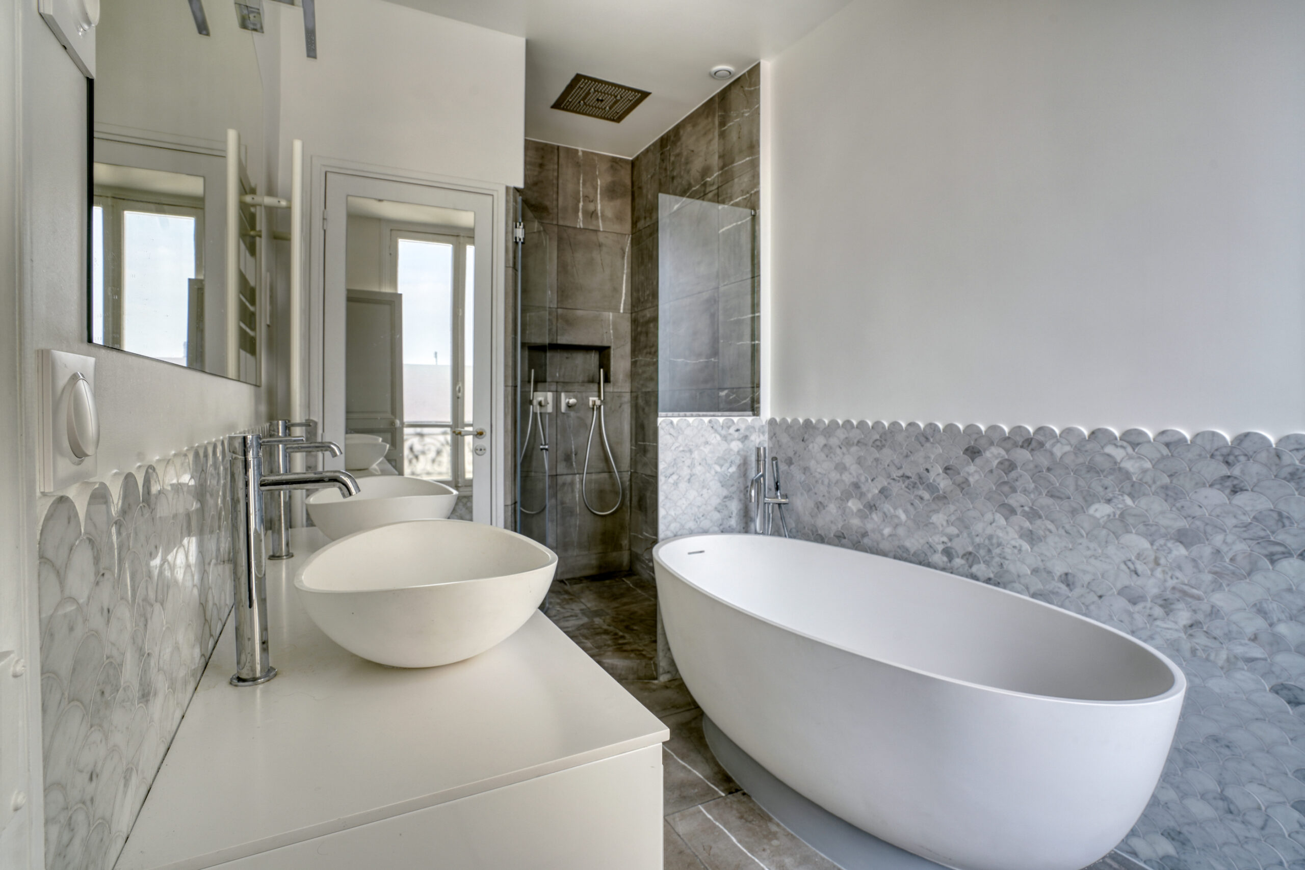 confiez la rénovation de votre salle de bain à paris à des experts. matériaux de qualité, conseils personnalisés et réalisation sur-mesure pour un espace moderne et fonctionnel.