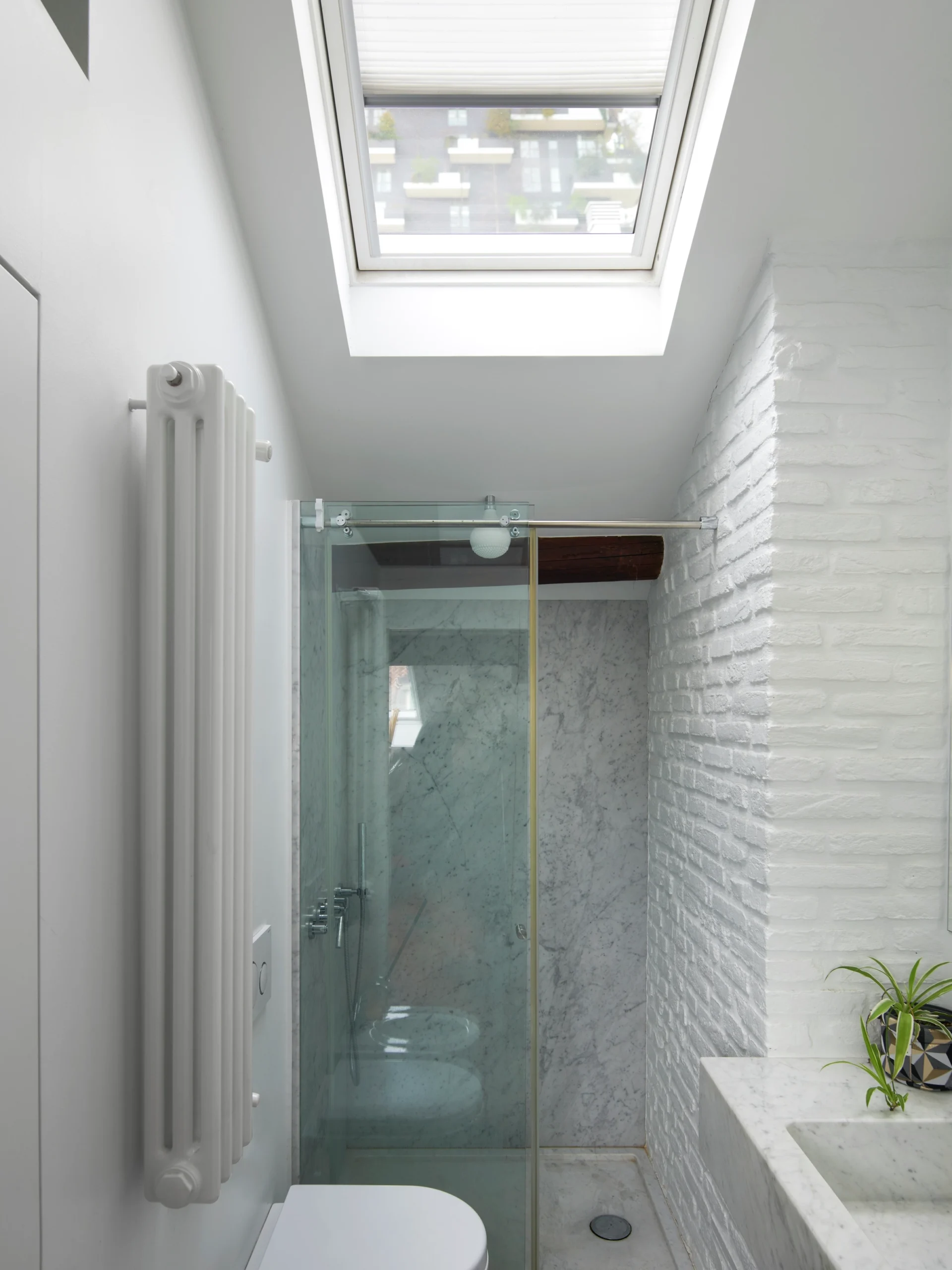 découvrez nos conseils et idées pour réussir la rénovation de votre salle de bain : astuces déco, choix des matériaux, budget et travaux pour une pièce moderne et fonctionnelle.