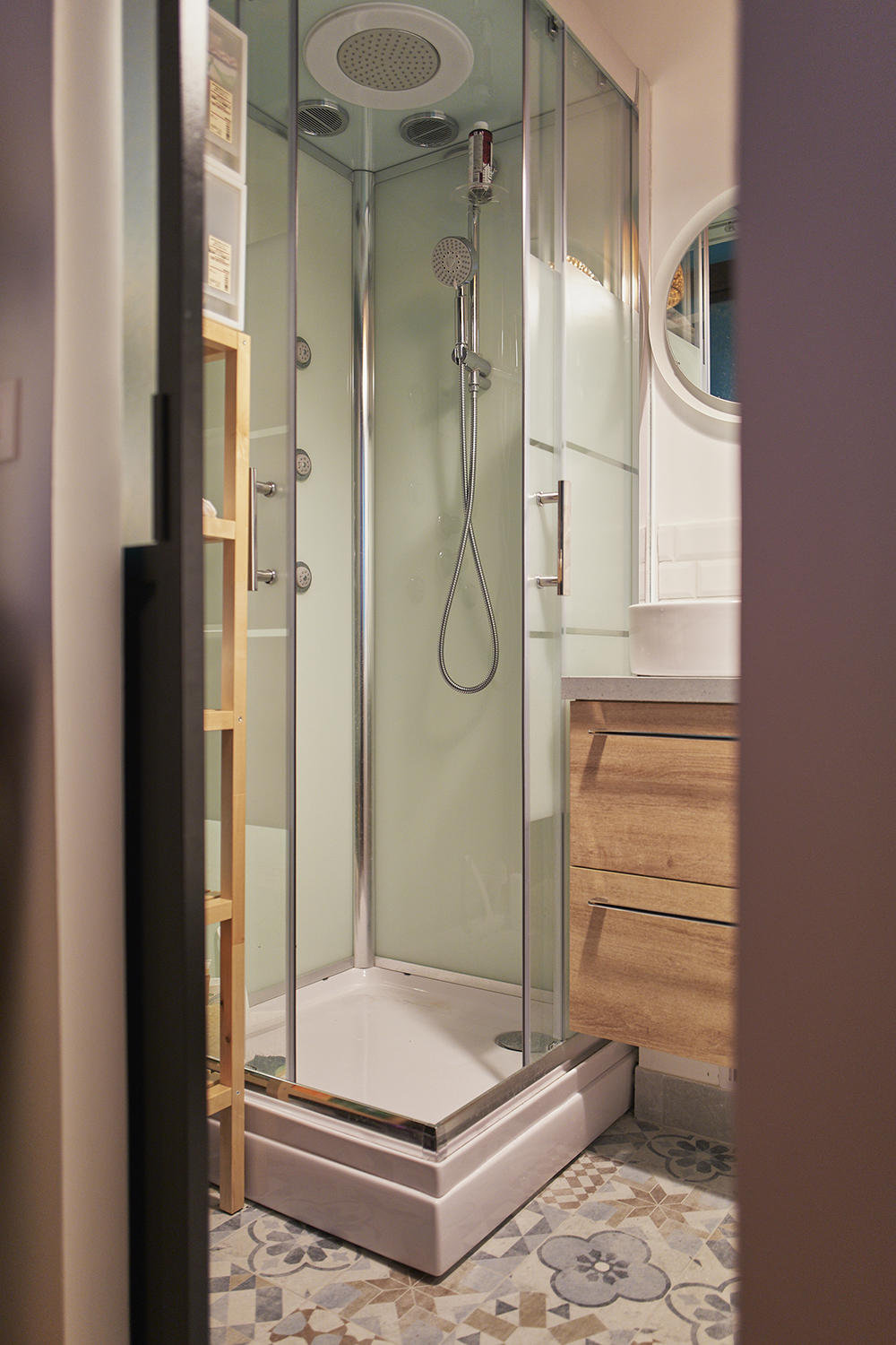 spécialistes de la rénovation de salle de bains à paris 75018. profitez d’un accompagnement sur mesure pour rénover votre salle de bain, du conseil à la réalisation, avec des matériaux de qualité.