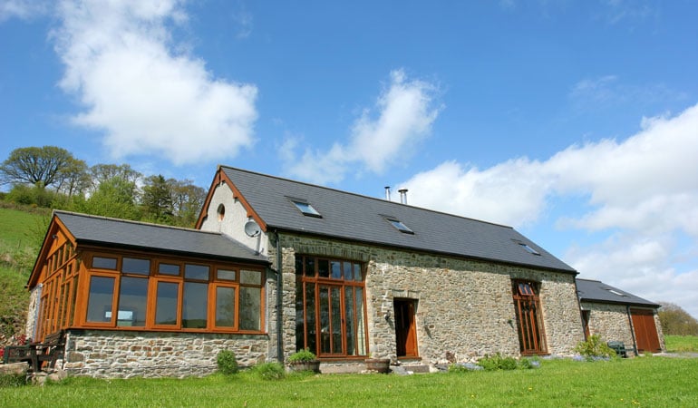 découvrez nos conseils pratiques pour rénover une maison de campagne sans dépasser votre budget. astuces, étapes clés et bonnes idées pour une rénovation réussie et économique.