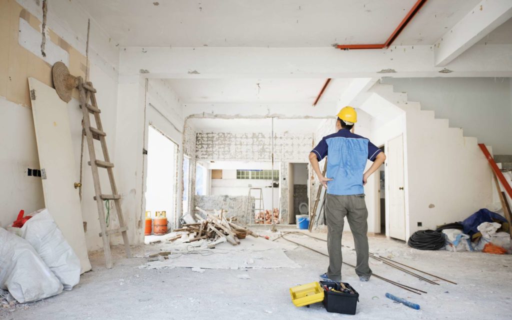 découvrez le coût de la rénovation d’une maison : conseils, fourchettes de prix, principaux travaux à prévoir et astuces pour estimer votre budget.