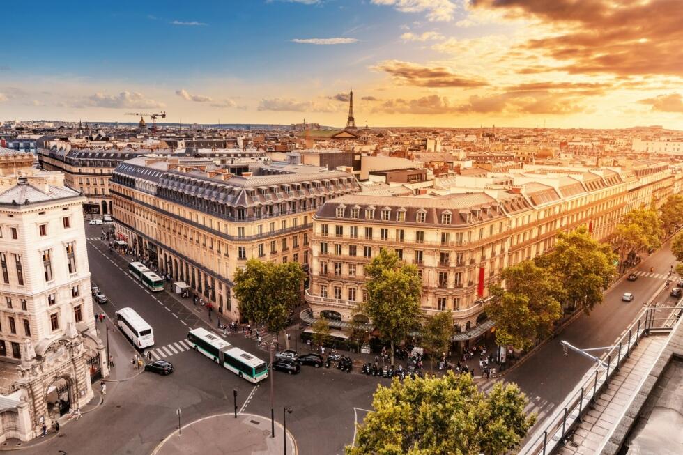 découvrez comment la révolution haussmannienne a transformé paris au xixe siècle : modernisation urbaine, nouveaux boulevards, architecture emblématique et impact durable sur la capitale française.