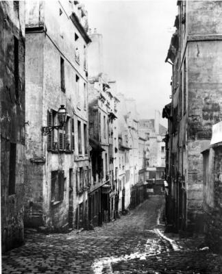 découvrez la révolution haussmannienne : un vaste projet de transformation urbaine qui a façonné le visage moderne de paris au xixe siècle. histoire, enjeux et héritage de l'œuvre du baron haussmann.