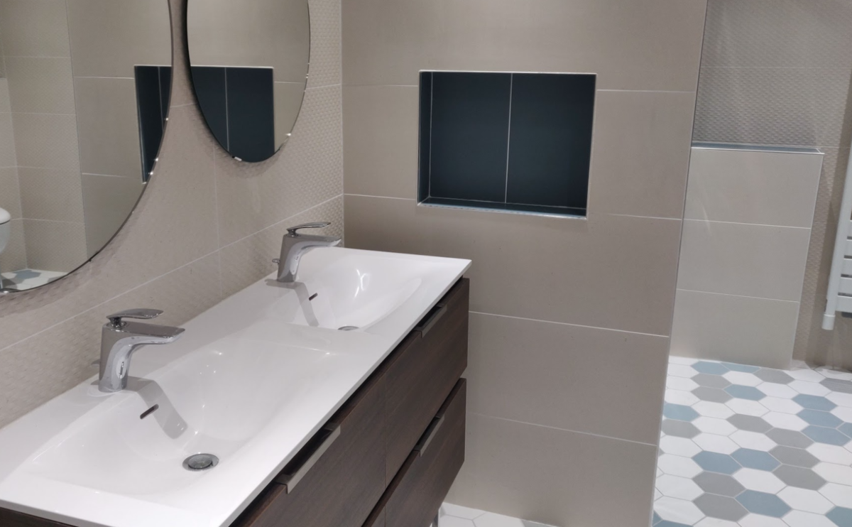 découvrez des idées et conseils pour aménager une salle de bain moderne de 13m2 alliant design, confort et fonctionnalité. inspirez-vous pour créer un espace élégant et pratique !