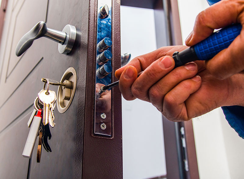 découvrez nos solutions de sécurité en serrurerie pour protéger efficacement votre maison ou votre entreprise : installation, dépannage et conseils personnalisés par des experts.