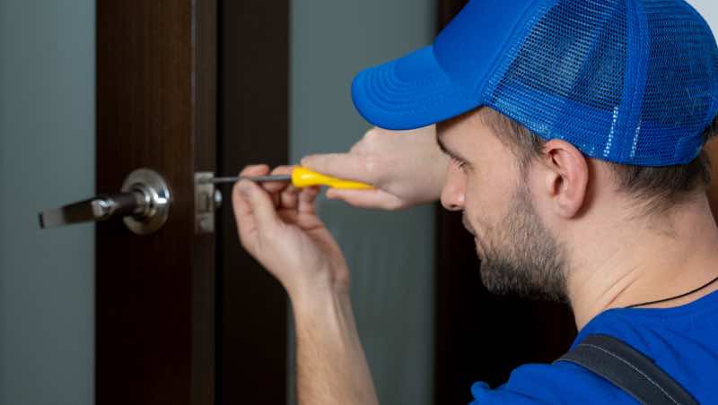 besoin d'un serrurier en urgence à ville-d'avray ? intervention rapide 24h/24 et 7j/7 pour ouverture de porte, changement de serrure et dépannage. devis gratuit et travail soigné.