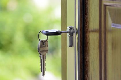besoin d’un serrurier à saint-cloud ? intervention rapide 24h/24 pour ouverture de porte, changement de serrure et dépannage d’urgence. devis gratuit et travail soigné.