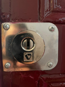 besoin d’un serrurier en urgence à châtenay-malabry ? dépannage rapide, ouverture de porte, changement de serrure 24h/24 et 7j/7. intervention fiable et professionnelle.