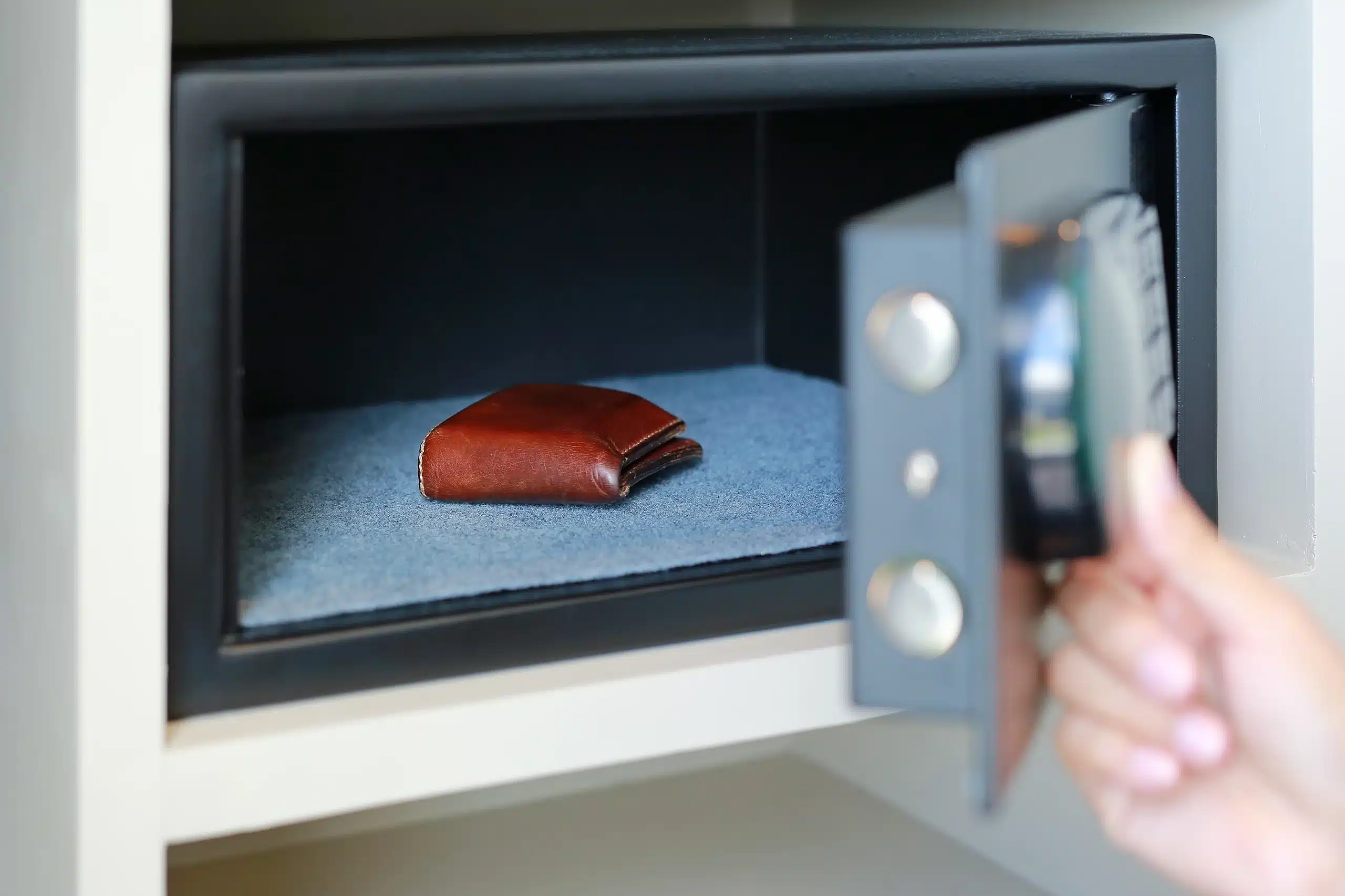 besoin d'un serrurier fiable à chaville ? découvrez nos services de serrurerie : ouverture de porte, changement de serrure, intervention rapide 24/7 et devis gratuit. sécurité et expertise garanties.