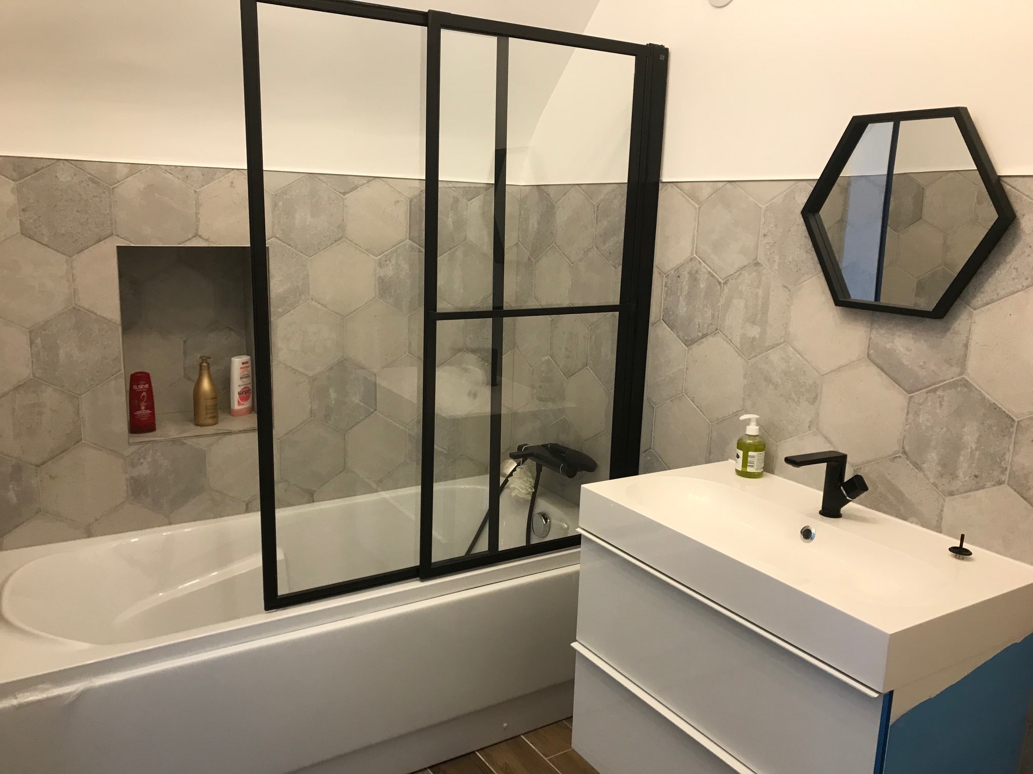 découvrez nos solutions sur-mesure pour la transformation de salle de bain à clichy : rénovation complète, aménagement moderne et devis gratuit. offrez-vous une salle de bain fonctionnelle et élégante adaptée à vos besoins.