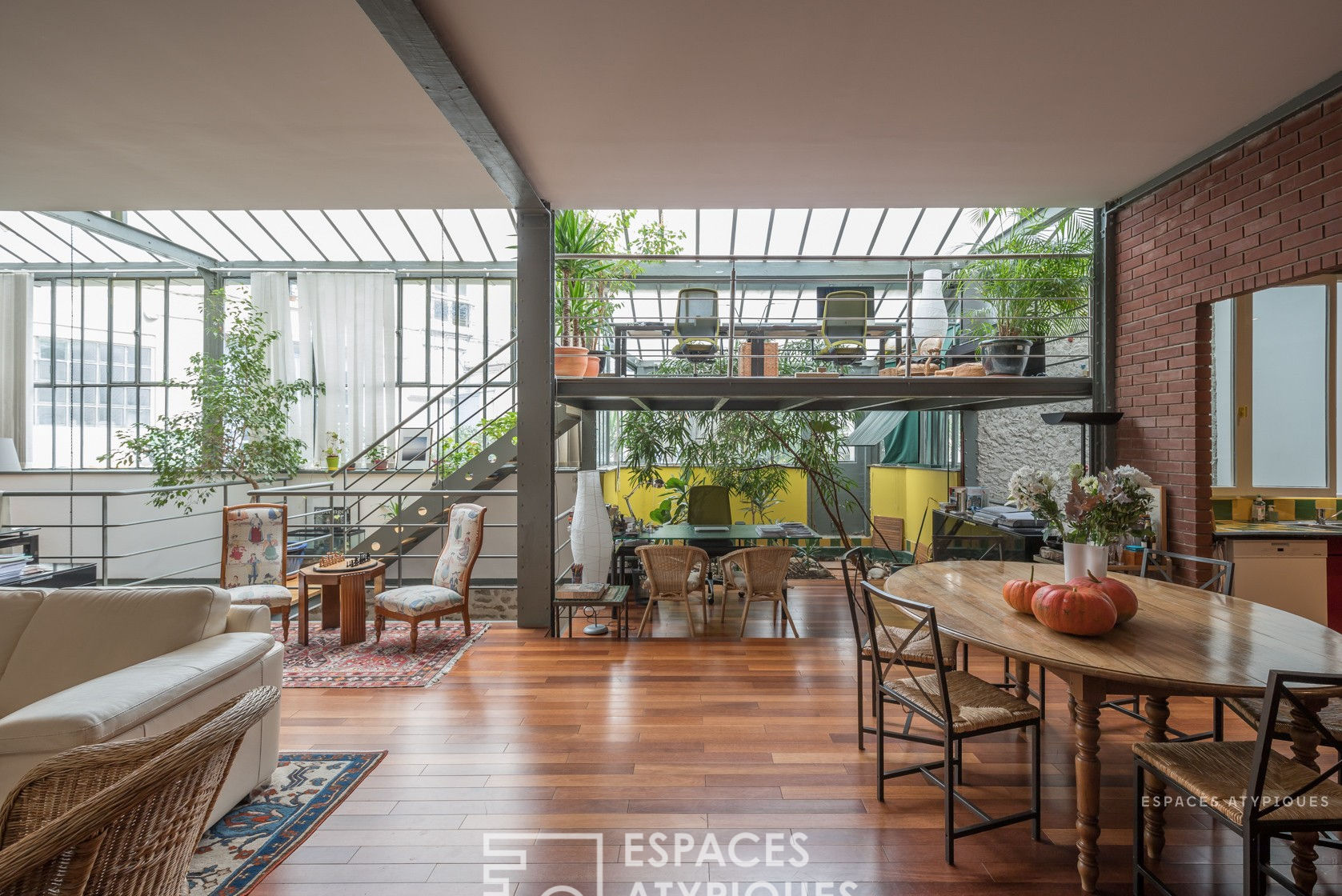 découvrez nos solutions de verrière sur-mesure pour cuisine à paris 75011. apportez lumière et style à votre intérieur grâce à une verrière élégante, fabrication et pose professionnelle dans le 11e arrondissement.