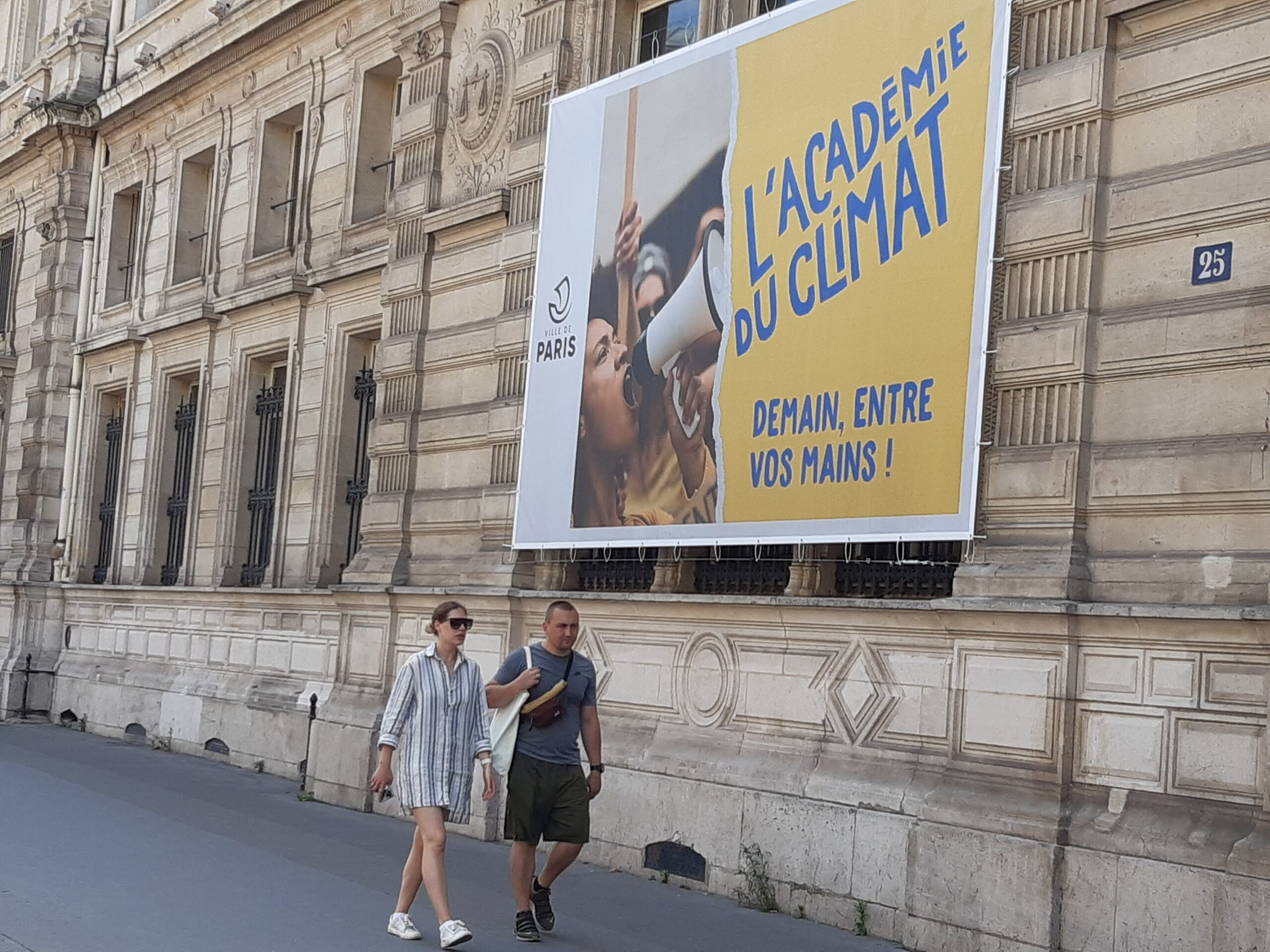 participez aux débats organisés par l'académie du climat à paris : échanges citoyens, solutions pour le climat, conférences et interventions d'experts pour agir ensemble face aux défis environnementaux.