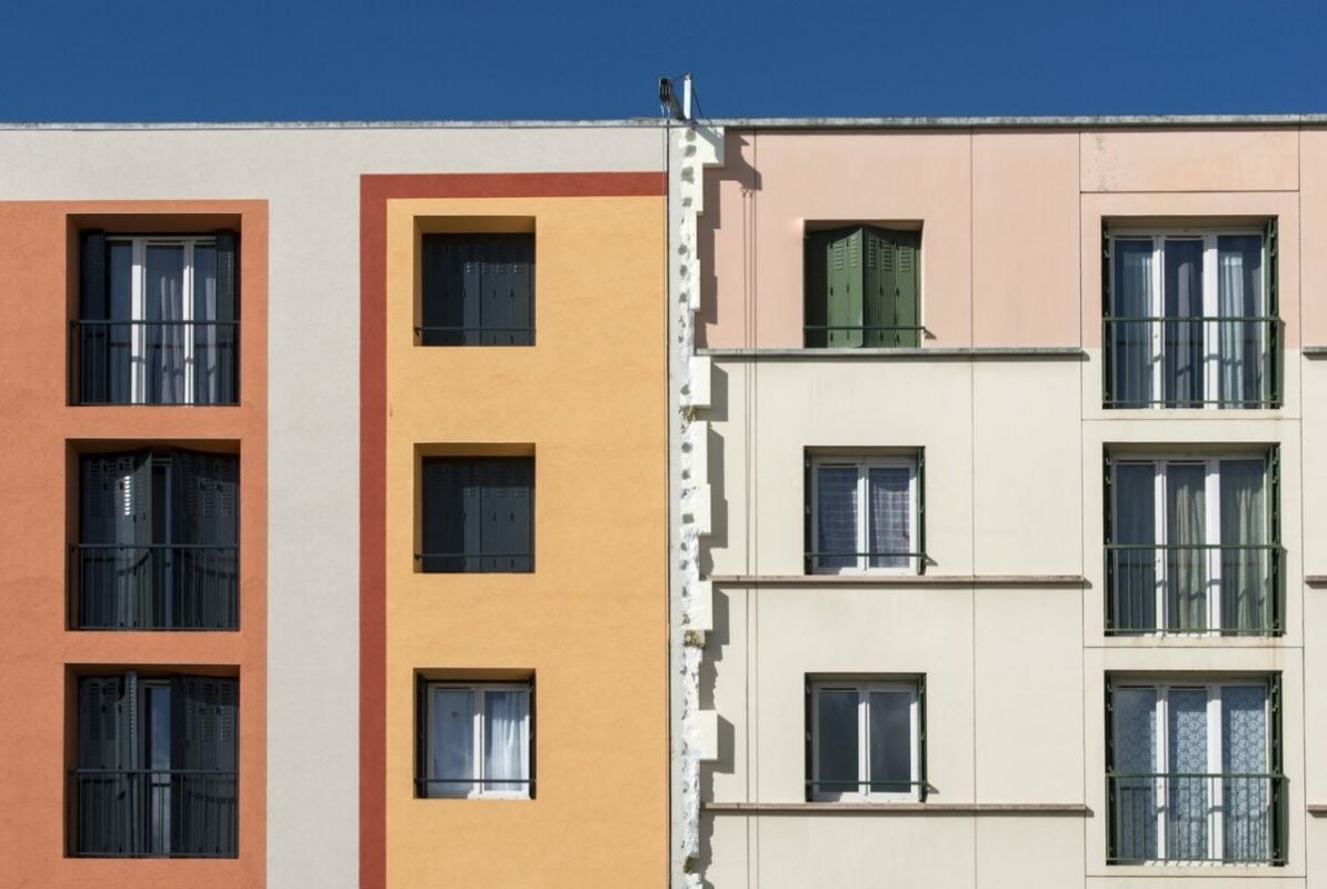 découvrez tout ce qu'il faut savoir sur le coût de la rénovation de façade : tarifs moyens, facteurs influençant les prix et conseils pour bien budgéter vos travaux.
