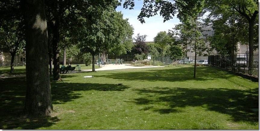 découvrez le square marie-curie, un havre de verdure caché au cœur d'austerlitz, parfait pour une pause nature en pleine ville.