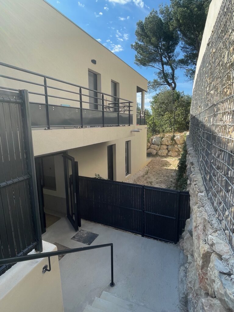 découvrez l'inauguration des nouveaux logements sociaux dans le triangle d'or, une avancée majeure pour l'accès au logement et le bien-être des habitants.