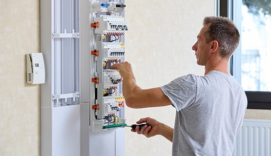 découvrez comment moderniser l'installation électrique de votre logement pour améliorer la sécurité, la performance et l'efficacité énergétique de votre habitation.