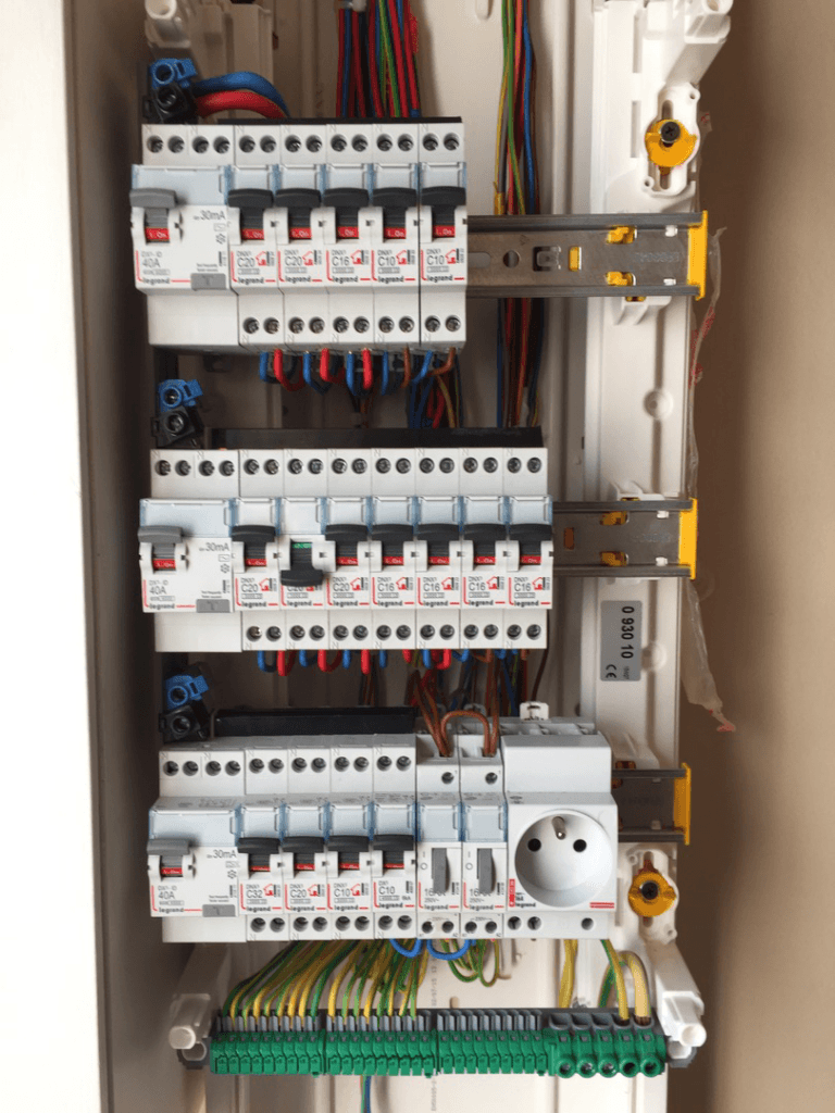 découvrez comment moderniser l'installation électrique de votre logement pour garantir sécurité, performance et conformité aux normes actuelles.