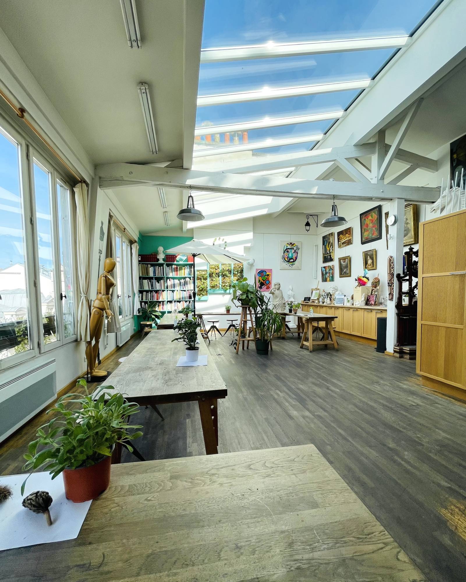 découvrez nos services de peinture professionnels à paris 75006 : rénovation, décoration intérieure et extérieure, devis gratuit, travail soigné et rapide.