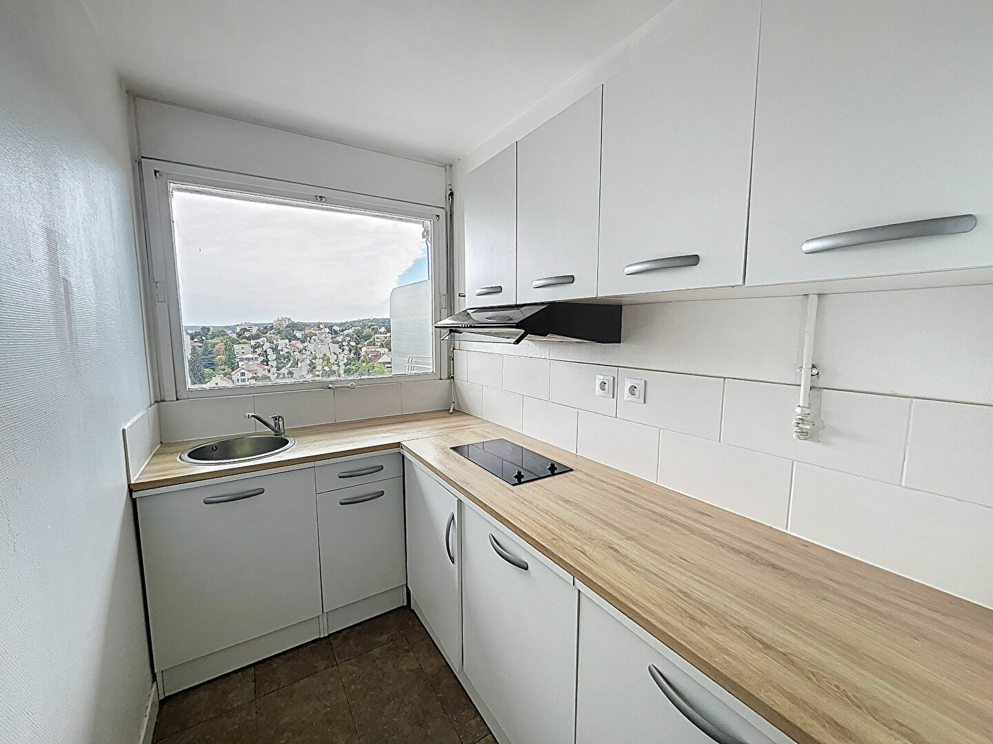 découvrez les tarifs 2025 pour la construction d'un garage à fontenay-aux-roses. obtenez un aperçu clair des coûts selon les matériaux, les surfaces et les prestataires locaux.