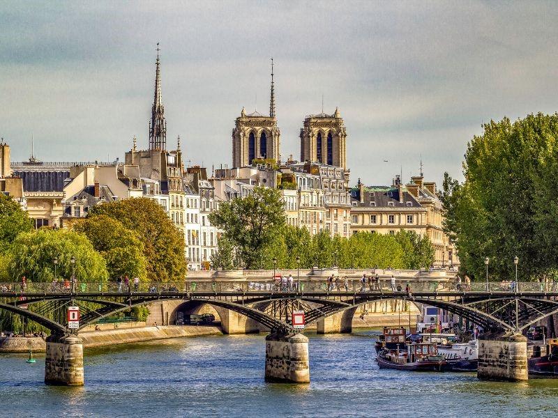 découvrez l'expertise en restauration du patrimoine à paris pour préserver et valoriser les monuments historiques avec soin et savoir-faire.