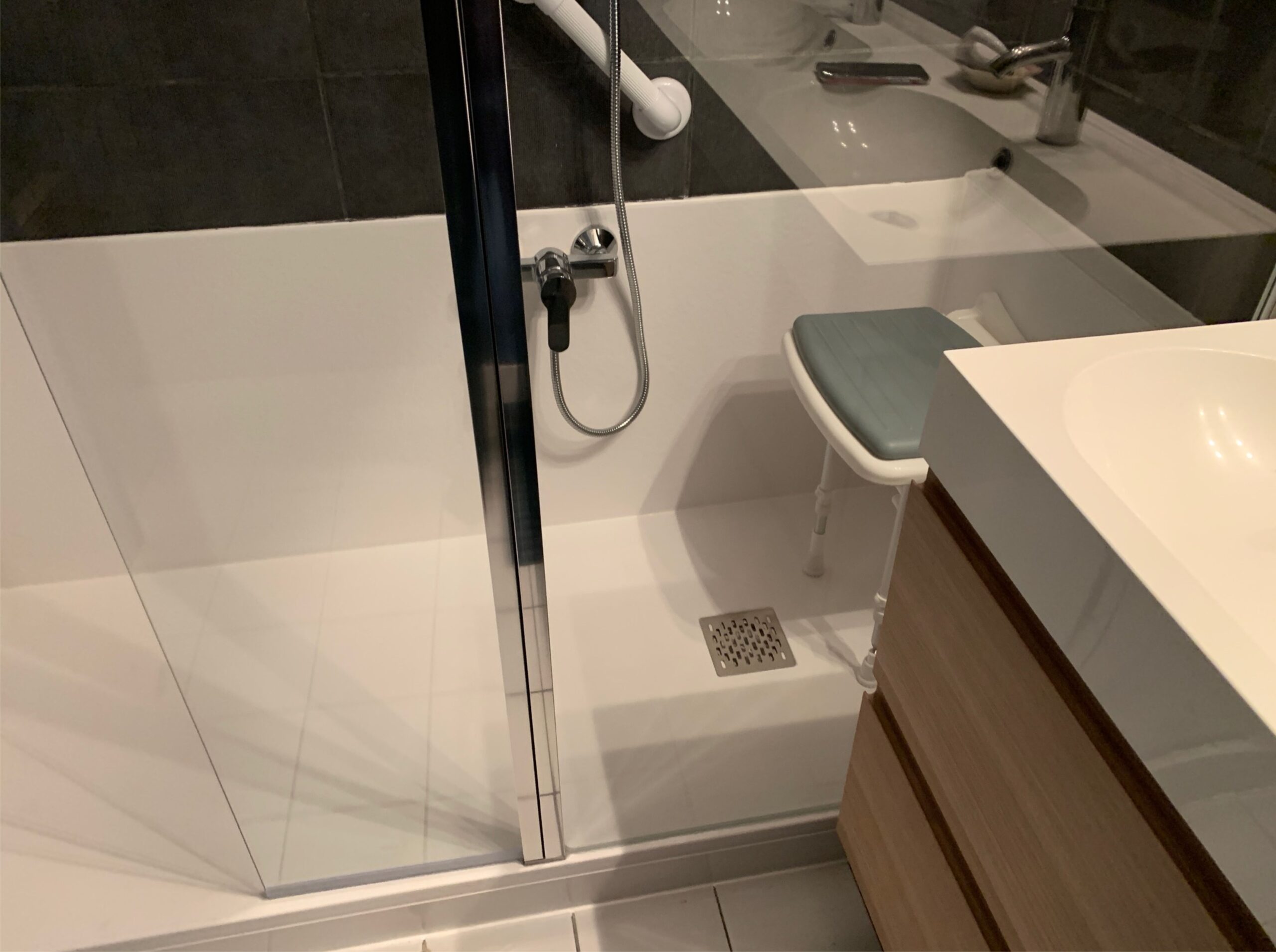 découvrez nos solutions sur-mesure pour salle de bain à garenne-colombes : rénovation, aménagement, équipements modernes et conseils personnalisés pour un espace fonctionnel et élégant.