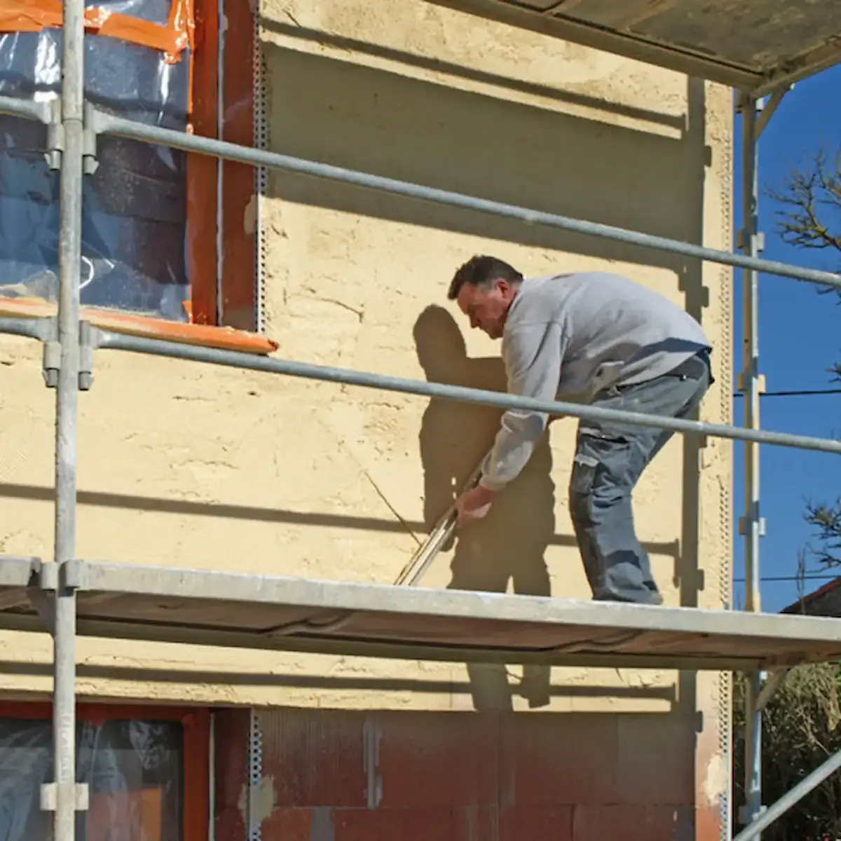 découvrez le tarif moyen pour un ravalement de façade de 100m², les facteurs qui influencent le prix et nos conseils pour bien budgéter vos travaux.