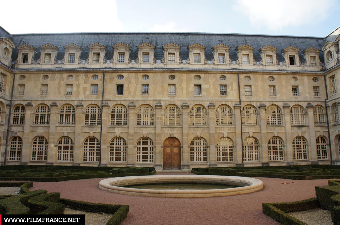 découvrez le val-de-grâce, nouveau centre médical dynamique intégrant le parissanté campus, alliant innovation, expertise et soins de pointe pour transformer le paysage de la santé à paris.