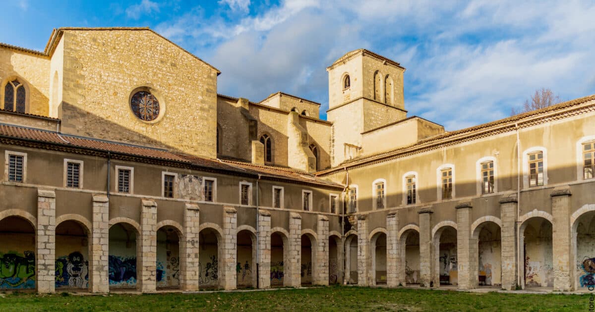 découvrez comment la valorisation du patrimoine de l’habitat social contribue à l'amélioration des conditions de vie, à la préservation du bâti existant et au développement durable des quartiers.